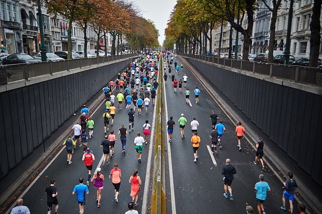 何百人が走る市民マラソン