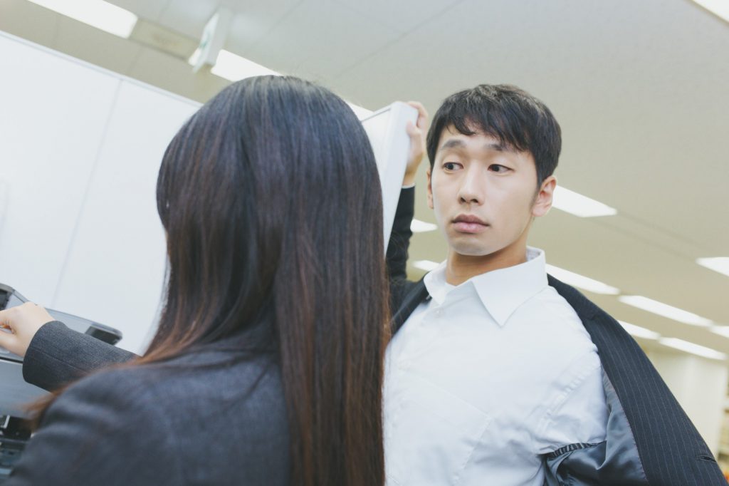 恋愛心理学 好きな女性にする男性の行動とは 恋の悩みはシンプリー