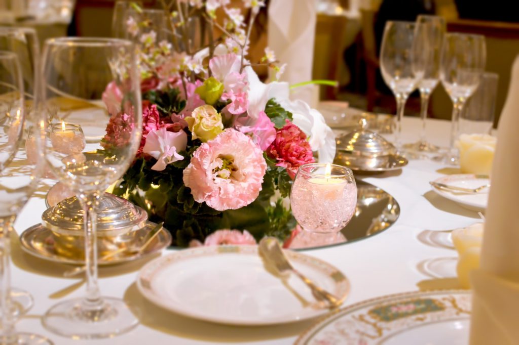 結婚式場のテーブル