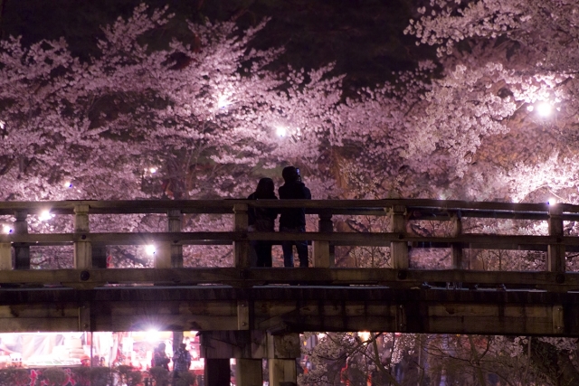 夜におすすめのデートスポットとは 恋の悩みはシンプリー