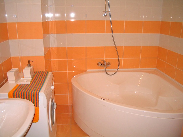 オレンジの浴室