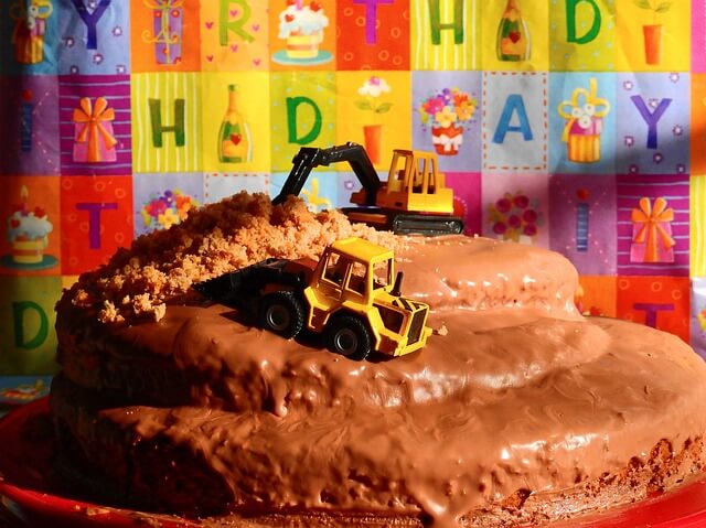 お祝いのチョコレートケーキ