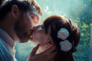 外でキスしてくる男性心理とおすすめの場所は 恋の悩みはシンプリー