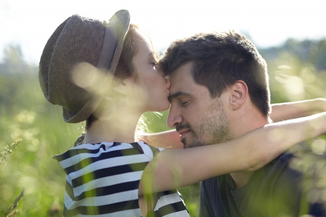 キスの恋愛効果とは 恋の悩みはシンプリー