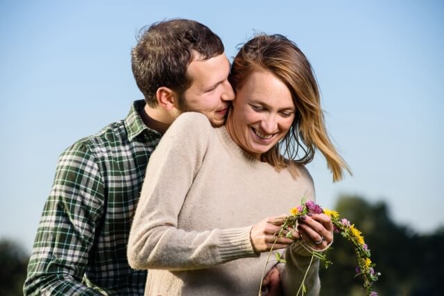 外でキスしてくる男性心理とおすすめの場所は 恋の悩みはシンプリー