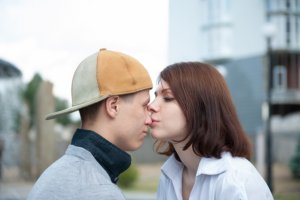 キスしたくなる雰囲気の７つの作り方とは 恋の悩みはシンプリー