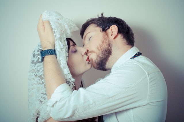 キスして胸を触る男性心理とは 恋の悩みはシンプリー キスして胸を触る男性心理とは 恋の悩みはシンプリー