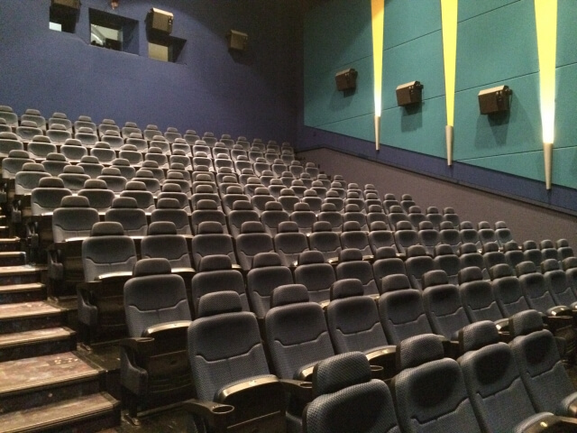 映画館の席