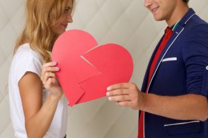 略奪愛は後悔しやすい７つの理由とは 恋の悩みはシンプリー